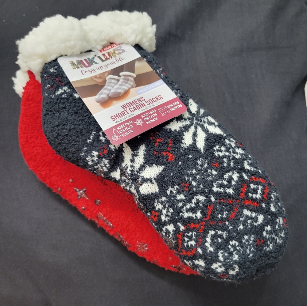 2 Pair Cozy Muk Luks Short Cabin Socks, no skid bottom, Red/Black NEW, osfm